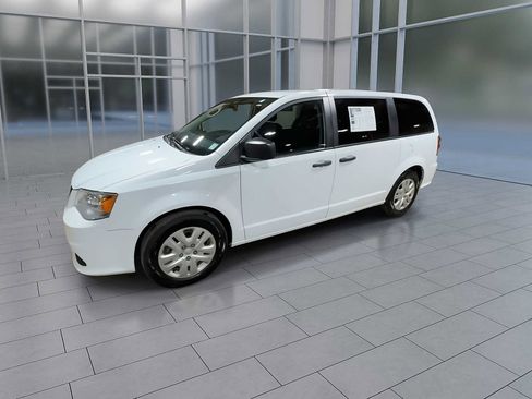 Used 2019 Dodge Grand Caravan SE w/ UConnect Hands-Free Group FWD image 4