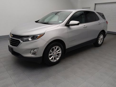 Used 2020 Chevrolet Equinox LT w/ Driver Convenience Package FWD image 2