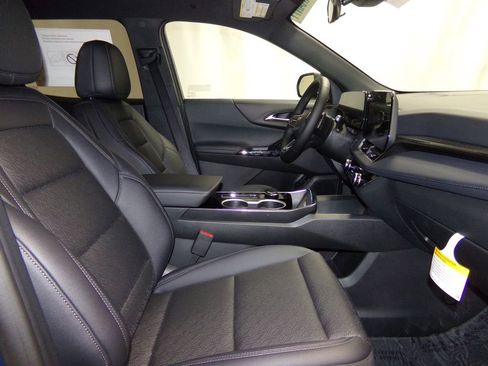 New 2026 Chevrolet Equinox LT w/ Convenience Package II image 8