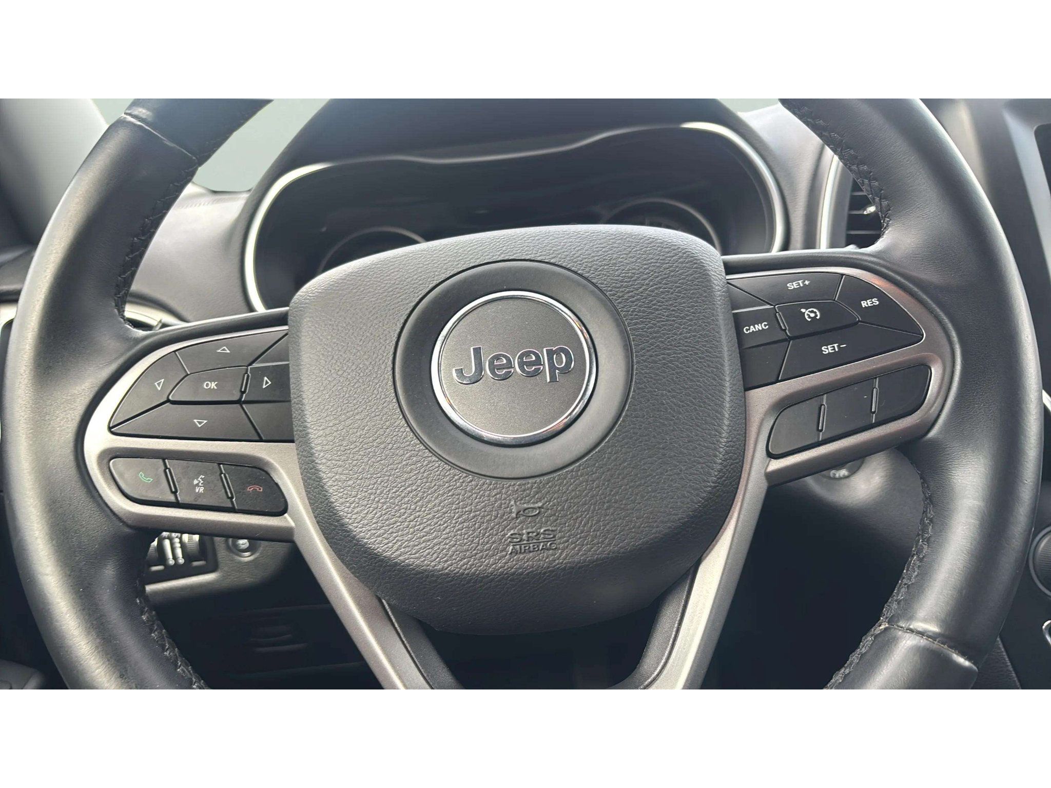 Used 2019 Jeep Cherokee Latitude Plus w/ Comfort/Convenience Group AWD/4WD image 14