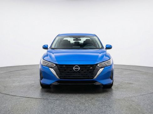 Used 2025 Nissan Sentra SV image 2