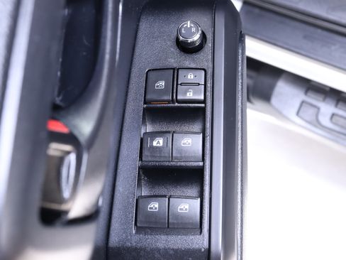 Used 2018 Toyota Tacoma SR image 56