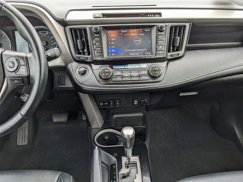 Used 2017 Toyota RAV4 Limited image 17