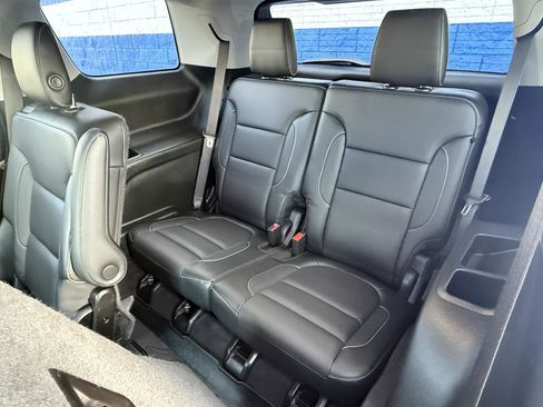 Used 2018 GMC Acadia SLT image 16