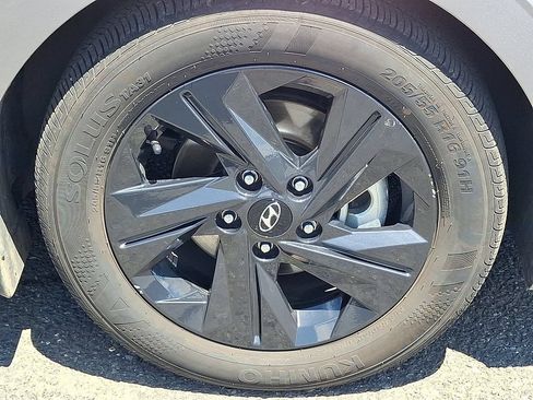 Used 2023 Hyundai Elantra SEL FWD image 9