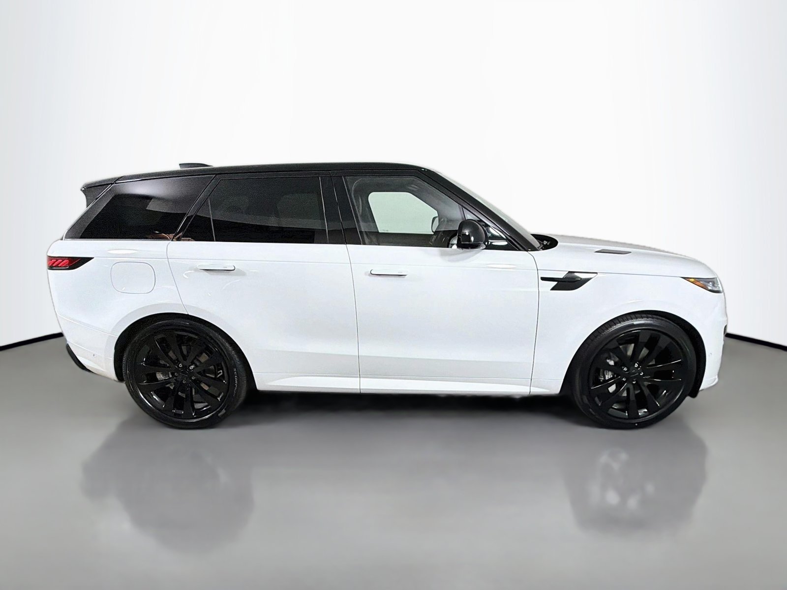 New 2026 Land Rover Range Rover Sport Dynamic SE AWD/4WD image 6