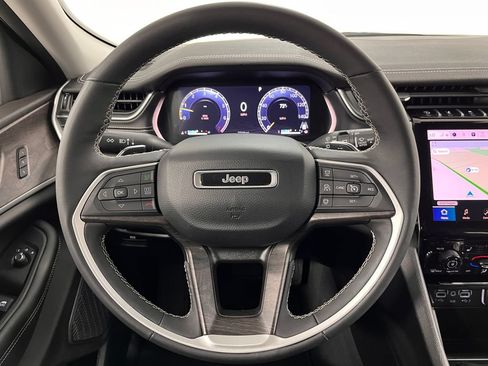 Used 2023 Jeep Grand Cherokee L Limited AWD/4WD image 18