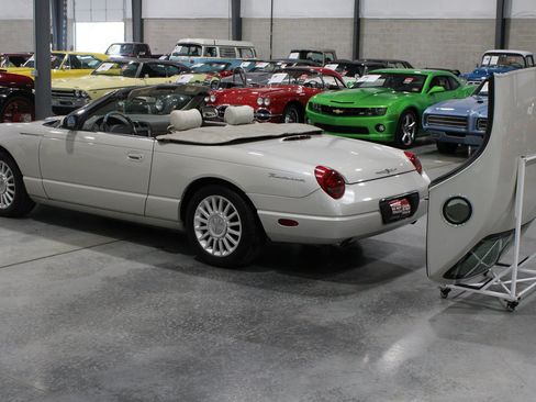 Used 2005 Ford Thunderbird 50th Anniversary RWD image 3
