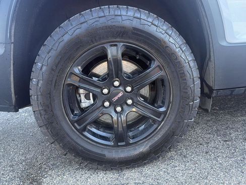 Used 2023 GMC Acadia AT4 w/ Preferred Package image 9