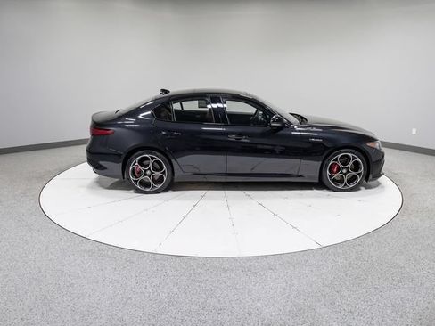 Used 2022 Alfa Romeo Giulia Veloce AWD/4WD image 32