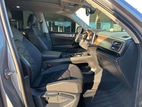 Used 2024 Volkswagen Atlas SE image 46