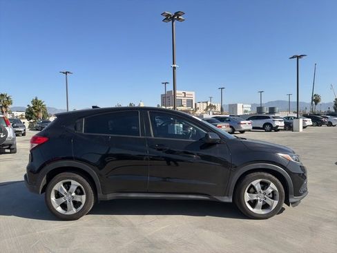 Used 2019 Honda HR-V LX image 2