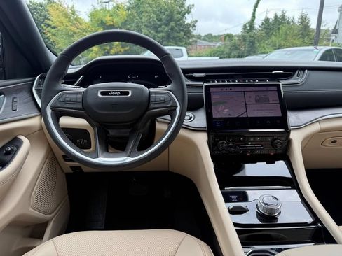 Used 2023 Jeep Grand Cherokee L Limited w/ Luxury Tech Group II AWD/4WD image 24