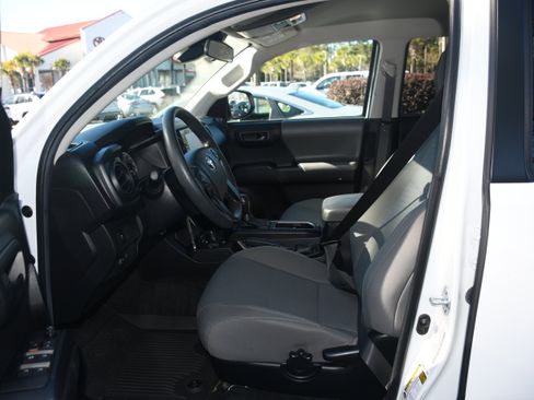 Certified 2022 Toyota Tacoma SR image 7