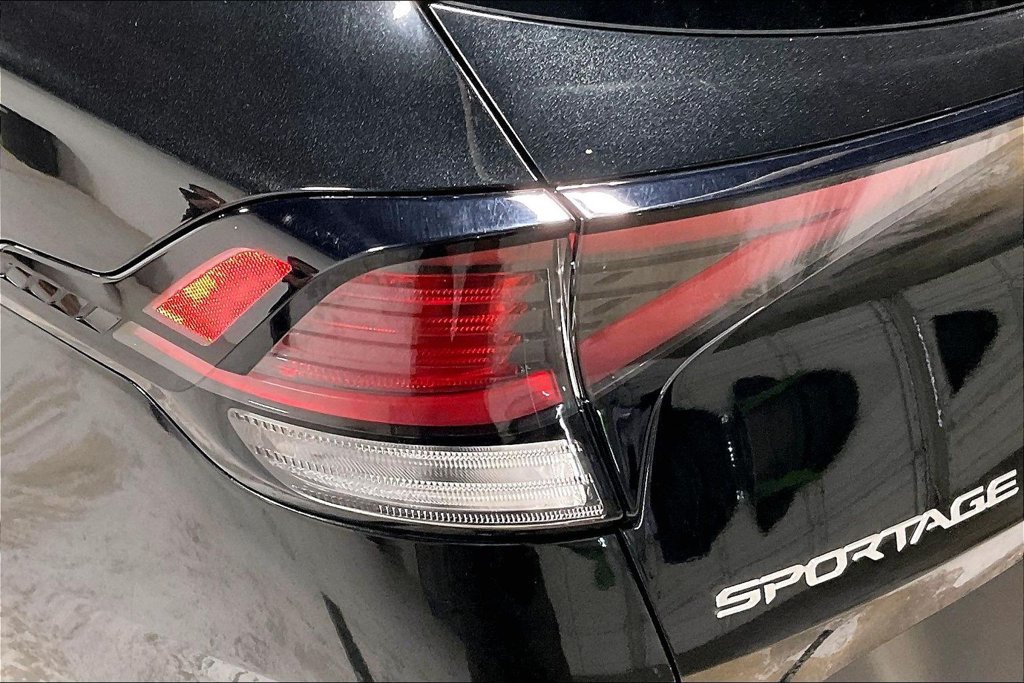 Used 2025 Kia Sportage LX FWD image 38