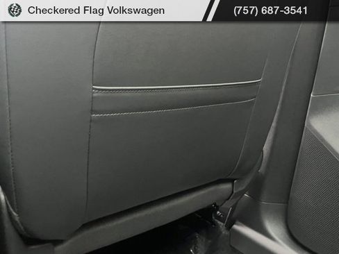 New 2025 Volkswagen Tiguan SE image 57