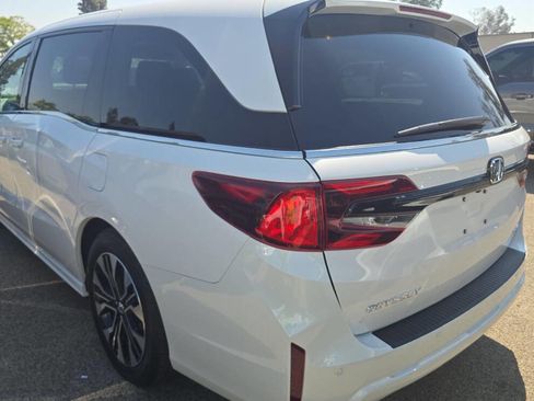 Used 2026 Honda Odyssey Elite image 3