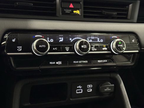 New 2025 Honda Pilot Touring image 12