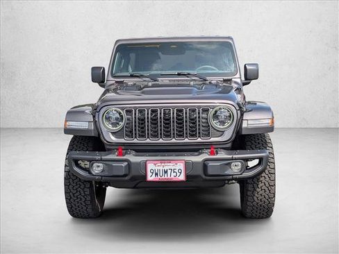 Used 2025 Jeep Wrangler Unlimited Rubicon AWD/4WD image 3