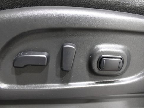 Used 2020 Nissan Titan PRO-4X w/ Pro-4x Convenience Package image 4