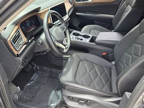 Certified 2025 Volkswagen Atlas SE FWD image 10