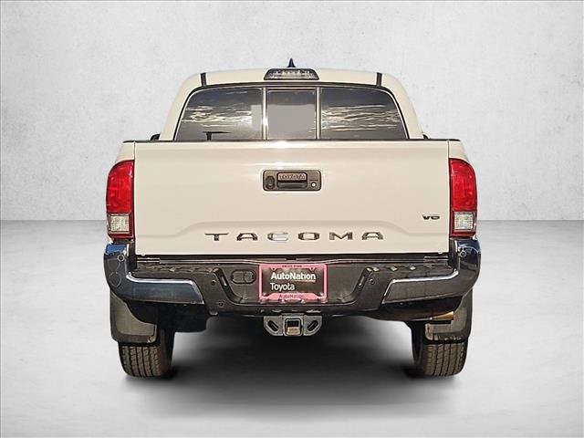 Used 2017 Toyota Tacoma SR5 w/ Tow Package RWD image 7
