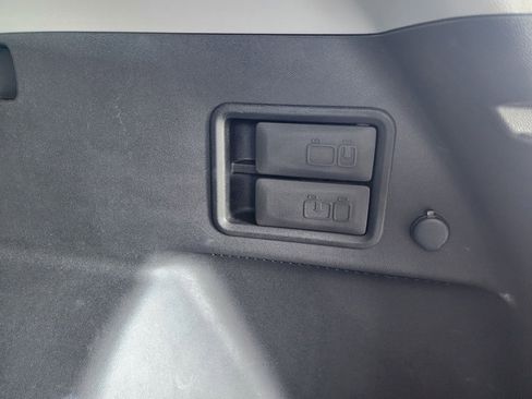 Used 2023 GMC Terrain SLE w/ Driver Convenience Package image 10