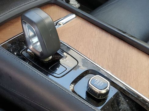 Certified 2023 Volvo XC90 B6 Plus image 27