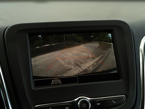 Used 2024 Chevrolet Equinox LS image 31