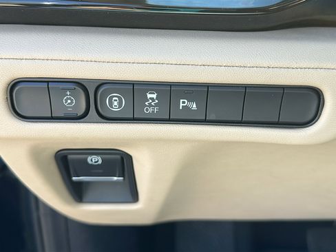 Used 2023 Acura MDX SH-AWD w/ Technology Package image 14