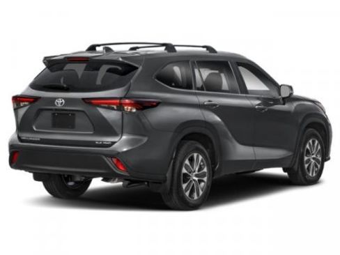 Certified 2025 Toyota Highlander XLE AWD/4WD image 2