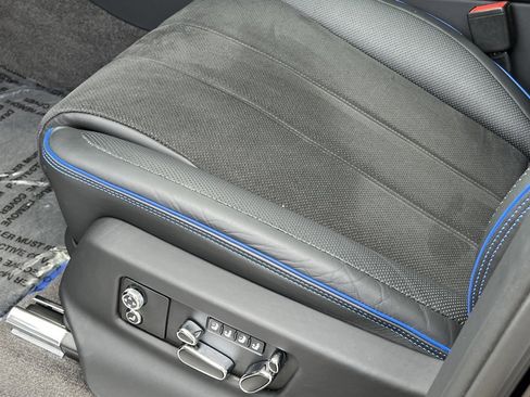 Certified 2025 Bentley Bentayga image 39