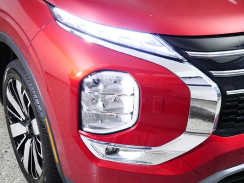 Used 2025 Mitsubishi Outlander SE AWD/4WD image 16