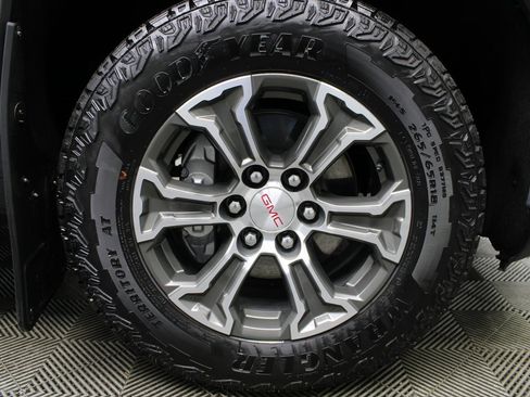 Used 2024 GMC Sierra 1500 SLT image 8