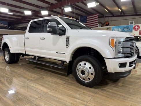 Used 2019 Ford F450 Platinum w/ Platinum Ultimate Package AWD/4WD image 3