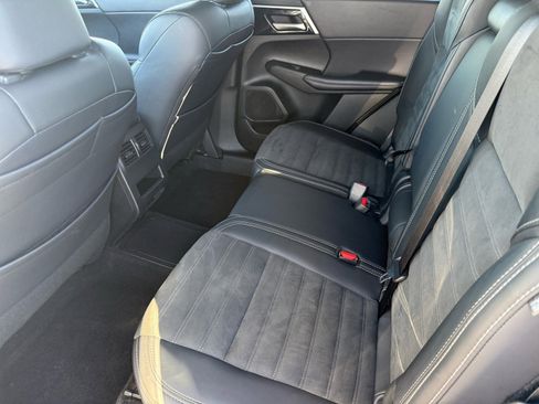 Used 2024 Mitsubishi Outlander 4WD Plug-In Hybrid image 30