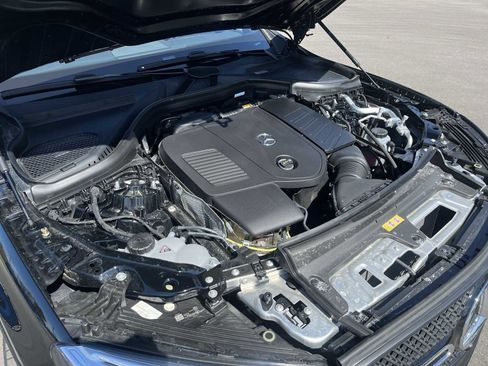 Used 2025 Mercedes-Benz GLC 300 4MATIC image 27