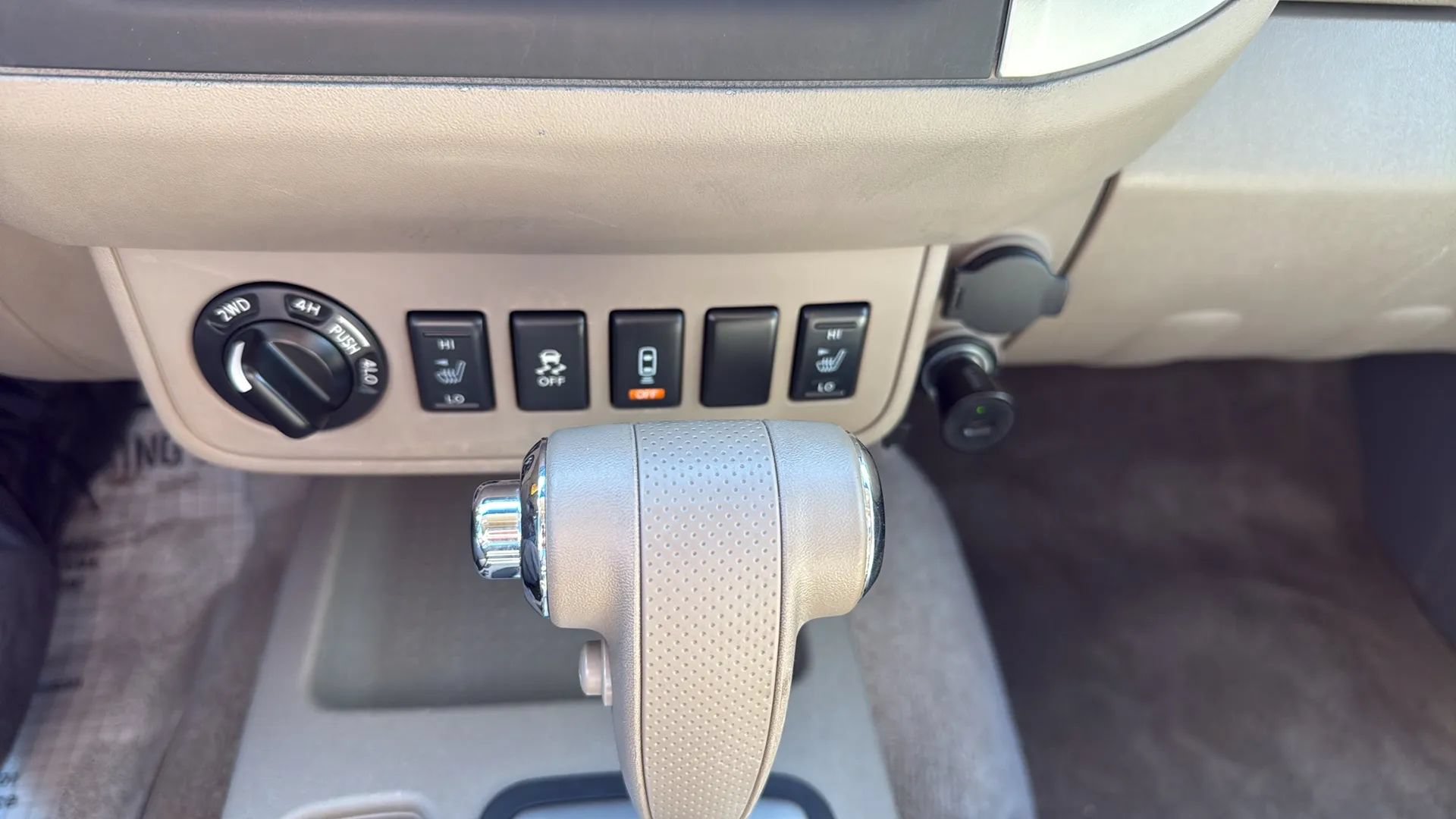 Used 2015 Nissan Frontier SV w/ SV Value Truck Package AWD/4WD image 9