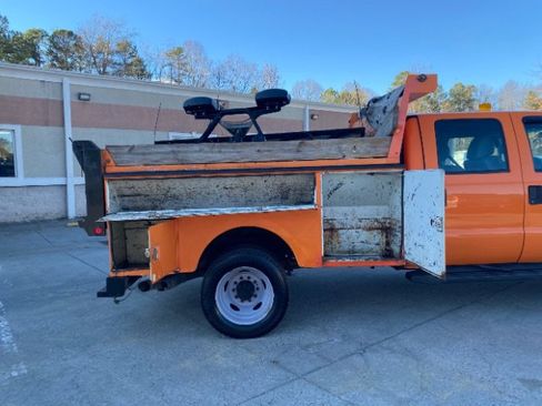 Used 2013 Ford F550 Full Dump and Plows w/ Payload Upgrade Pkg image 12