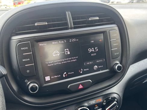 Used 2025 Kia Soul LX w/ LX Technology Package FWD image 20