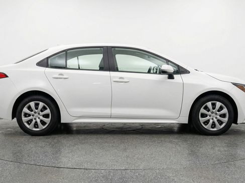 Used 2025 Toyota Corolla LE FWD image 11