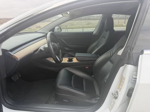 Used 2018 Tesla Model 3 Performance image 4