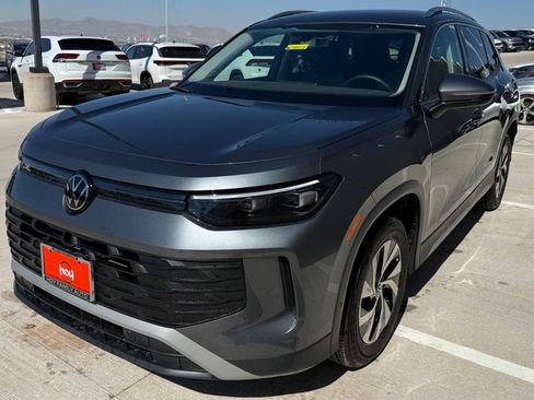Certified 2025 Volkswagen Tiguan S FWD image 3