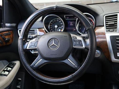 Used 2015 Mercedes-Benz GL 550 4MATIC image 31