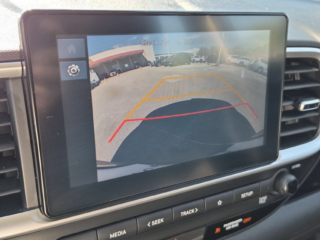 Used 2025 Hyundai Venue SEL FWD image 16