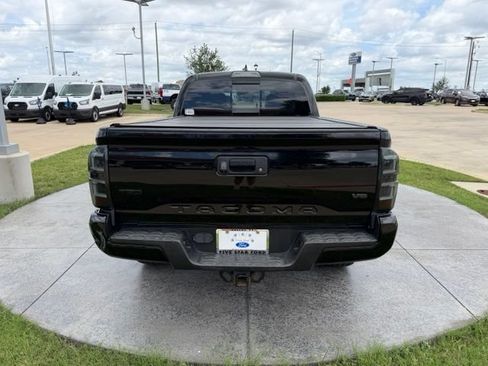 Used 2017 Toyota Tacoma TRD Sport w/ Tow Package AWD/4WD image 5