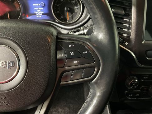 Used 2019 Jeep Cherokee Trailhawk w/ Comfort/Convenience Group image 28