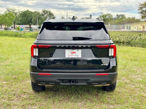 Used 2025 Ford Explorer Active AWD/4WD image 5