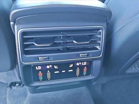 Used 2022 Audi Q8 Premium Plus image 17