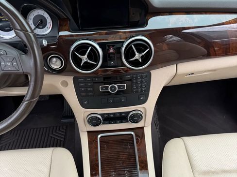 Used 2015 Mercedes-Benz GLK 350 4MATIC image 33